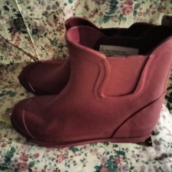 Cat & Jack Rain Boots/ Snow Boots Sizes: 3, Burgundy NWOB - Picture 6 of 8